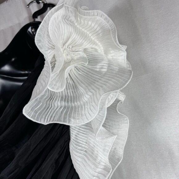 Elliatt Merriment Black White Rosette One Shoulder Pleated Mini Dress Sz Small - Picture 7 of 9